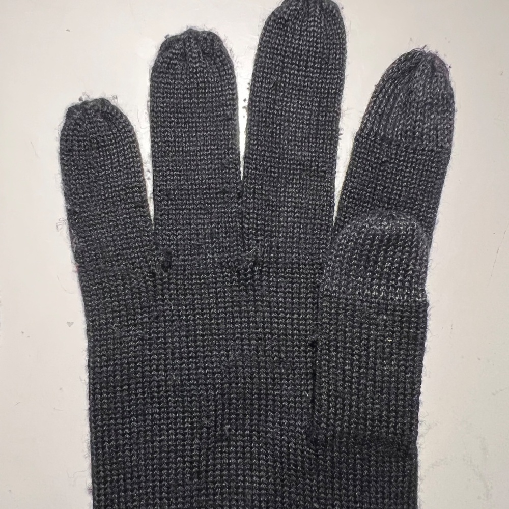 Black and White Patterned Beanie and Gloves Set - Picture 6 of 12